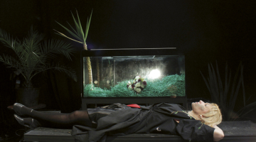 Izsmalcinātā aktrise Lisa Lindmā ir viena no izrādes galvenās varones — Hedas Gableres — atveidotājām. Publicitātes foto