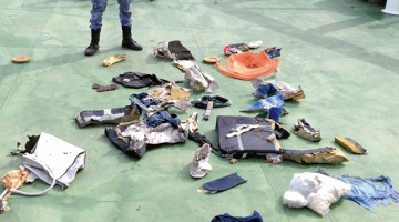 Vidusjūrā nokritušajā lidsabiedrības EgyptAir lidmašīnā, iespējams, noticis sprādziens. Par to liecina pasažieru mirstīgo atlieku sākotnējās analīzes, paziņoja ar izmeklēšanu saistīti avoti. 19.maijā no radariem pazudušajā pasažieru lidmašīnā atradās 66 cilvēki, tās atlūzas vēlāk tika atrastas 290 km uz ziemeļiem no Aleksandrijas.