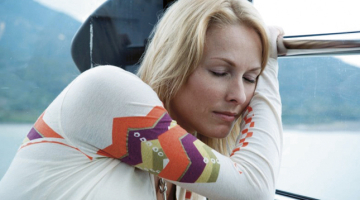 Aktrise Kristīne Nevarauska Lori lomā. Foto — Krukfilms publicitātes foto