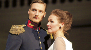 Anna Kareņina (Indra Roga) un Aleksejs Vronskis (Ģirts Liuziniks). Foto — Gunārs Janaitis