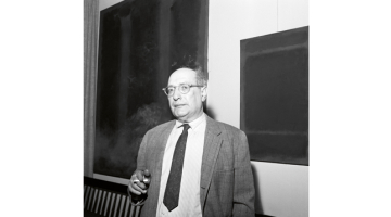Marks Rotko savā dzīvoklī Ņujorkā 1967.gadā. Aiz muguras divas paša gleznas