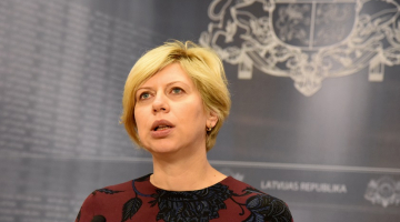 Veselības ministre Anda Čakša piedalās preses konferencē, kurā informē par veselības aprūpes finansēšanas likumprojektu. Foto: Zane Bitere, LETA