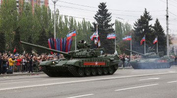 Krievijas tanki parādē maijā Doņeckā. Foto: ITAR-TASS/LETA