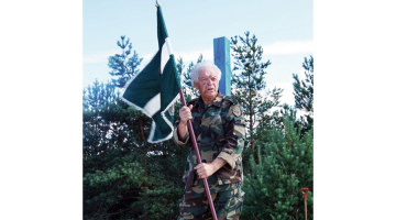 Vienu no filmas galvenajiem varoņiem spēlē Ģirts Jakovļevs.