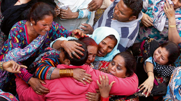 Pret kristiešiem vērstu terorista pašnāvnieka sprādzienu parkā Pakistānas austrumu pilsētā Lahorā sarīkoja ar Pakistānas Taleban saistīts grupējums Jamaat ul Ahrar. Nogalināti 72 un ievainoti vairāk nekā 300 cilvēku, galvenokārt sievietes un bērni, jo eksplozija notika Lieldienās parkā pie bērnu atrakcijām.