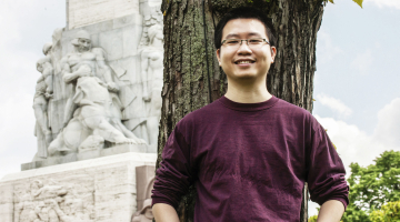 «Latviju bremzē latviešu rakstura īpašības — noslēgtība, nenoteiktība, mērķa un vienotības trūkums,» saka vjetnamiešu mākslinieks Kao