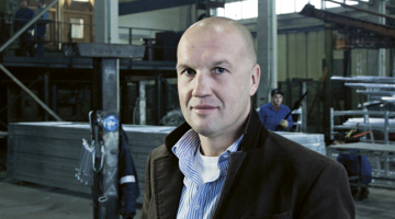 Zn Metāls valdes locekļa Arta Nilles agrākā karjera: puķu tirgošana Ļeņingradā, lietotu auto vešana no Vācijas, autokapsētas, mobilo tālruņu tirgošana un restorāni.