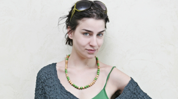 Asmika: Cerēju, ka vismaz līdz Armēnijai ziņas neaizies, bet — kas tev deva! Interneta laikmets, ko var gribēt. Foto — Jānis Saliņš un Gatis Gierts, F64