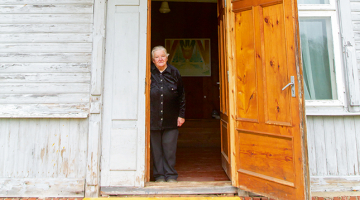 Mačkalni ir mājas, kurās pie saviem audžuvecākiem reiz dzīvoja Dainas Avotiņas vecāmāte un kur piecu gadu vecumā pēc mammas nāves nokļuva arī Daina. Viņas dzimtā ir daudz stāstu, kas iedvesmojuši rakstīt. Mačkalnos sarakstīti vismaz 20 romāni.