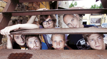 No kreisas: Jurijs Djakonovs, Armands Berģis, Valters Sīlis, Anna Sīle, Karls Alms, Kārlis Krūmiņš.