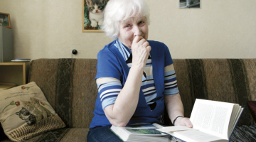 Kad Guntai Tomkusai bija pieci gadi, admirālis Teodors Spāde viņai uzticēja noslēpumu par Latvijas okupāciju un lūdza apsolīt ko svarīgu. Foto — Rūta Kalmuka, F64