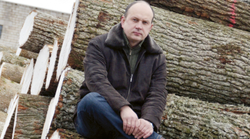 Viens no Amberwood īpašniekiem Ivars Akerfelds agrāk bija pasniedzējs Latvijas Lauksaimniecības universitātes kokapstrādes katedrā. Foto — Mārtiņš Zilgalvis, F64