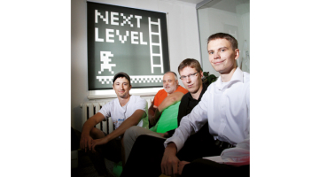 Next Level līdzīpašnieki Ansis Kļaviņš (no labās), Andrejs Kļaviņš, Raimonds Ūdris un Aivars Baranovs ir pārliecināti, ka tieši pozitīvas emocijas ģenerējoša datorspēle ilgtermiņā būs daudz ienesīgāka par asiņainu kara spēli.