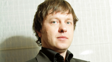 «Pievienoties eiro ir daudz vieglāk, nekā pēc tam izstāties no eirozonas. Ja mums ir tāda ekstra kā iespēja izvēlēties, to vajadzētu izmantot,» saka Jānis Ogsts