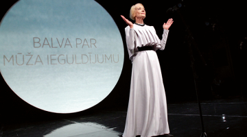 Astrīda Kairiša Spēlmaņu nakts balvu pasniegšanas ceremonijā 2011.gadā.