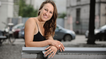 «Pašlaik cenšos iegūt dubultpilsonību, lai Latviju pārstāvētu sporta pasākumos. Varbūt pat olimpiādē!» saka Ērika Veidis.
