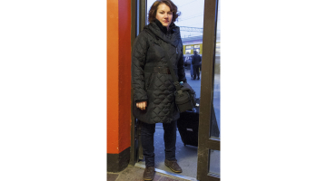 Ceļā uz Maskavu, kas vēl līdz maijam būs viņas ģimenes mājas.