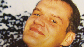 Gluži ticama šķiet versija, ka uzbrukums žurnālistam tika organizēts cita iemesla dēļ un nelegālais alkohols ir tikai izkārtne.
