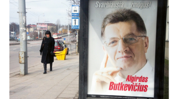 Lietuvas pašreizējā premjera sociāldemokrāta Aļģirda Butkeviča pirmsvēlēšanu plakāts ar devīzi