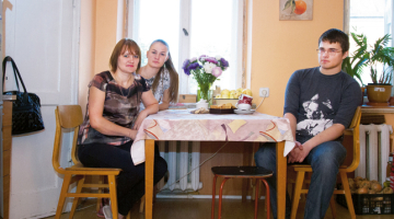 Sanita ar meitu Ingu un dēlu Aigaru.