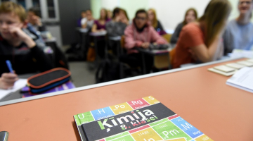 Ķīmijas stunda Teikas vidusskolā. Foto: Ieva Makare, LETA