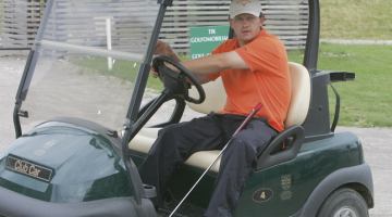 Golfs esot vienīgā lieta, kam Nerijus Numavičs nežēlo naudu. «Visam žēloju. Es naudu rūpīgi skaitu. Pat zeķes pērkot skatos, cik tās maksā.» Foto — LT/Scanpix