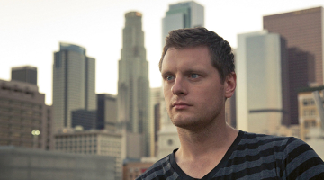 Amerikā dzīvojošais latvietis Oto Godfrejs izveidojis portālu ar ASV parāda summas vizualizāciju. Tā kļuvusi populāra, un to publicējuši vairāki mediji pasaulē.