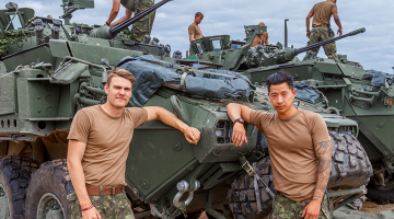 Kanādas kareivji no NATO paplašinātās klātbūtnes kaujas grupas gatavojas treniņiem Ādažu militārajā bāzē.