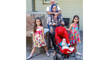 Bunana un Muhameds Ātifs ar Sāru, Laru un Muhamedu jaunāko.