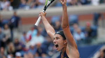 Anastasija Sevastova pēc uzvaras spēlē ar Mariju Šarapovu. Foto: AFP/LETA