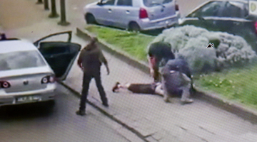 Beļģijas policija notvērusi Muhamedu Abrini, kurš esot atzinies, ka tieši viņš ir 22. martā novērošanas kameru fiksētais «vīrietis cepurē» Briseles lidostā kopā ar diviem spridzinātājiem pašnāvniekiem. Abrini arī bija pēdējais zināmais aizdomās turētais par slaktiņa sarīkošana Parīzē pērn novembrī. Tagad viņš izmeklētājiem stāsta, ka sprādzieni Briseles lidostā un metro bijis sasteigts uzbrukumus, baidoties no iespējamā aresta. Patiesībā viņi plānojuši atkārtotus uzbrukumus Parīzē.