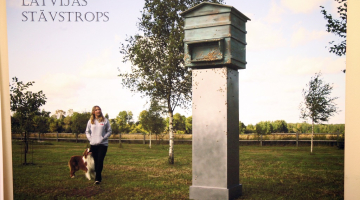 Tēlniecības metu konkursa pirmās vietas ieguvēja skulptora Kristapa Gulbja darbs "Latvijas stāvstrops", kuru cels Beļģijas pilsētā Zedelgemā, godinot karagūstekņus latviešu leģionārus.