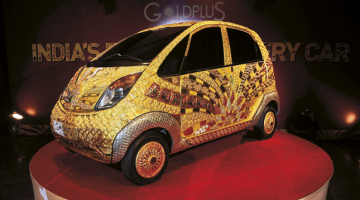 Izskatās, ka krietni apjukusi ir Indijas kompānija Tata Motors, kas ražo, viņu pašu vārdiem runājot, pasaulē lētāko automobili — Nano cena vietējā tirgū ir 2100 ASV dolāri. Tomēr divu gadu laikā, kopš modeļa izlaišanas, pieprasījums nav bijis tik augsts, kā tika cerēts. Tagad patērētāji var samulst vēl vairāk, jo Mumbaijā prezentēts pirmais Zelta auto, proti, «lētais auto» izrotāts ar 22 karātiem zelta, 15 kg sudraba un vairākiem dārgakmeņiem.