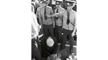 Mītiņā pie Brīvības pieminekļa 1987.gada 23.augustā notika plaši aresti.