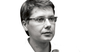 Mēra Nila Ušakova palīdze apgalvo, ka neatklās informāciju par lielākajiem ziedotājiem. Dažās dienās tika savākti Ls 173 420 un pēc tam vēl 40 tūkstoši.