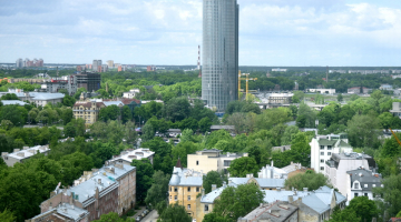Skats no Latvijas Nacionālās bibliotēkas uz Pārdaugavu "Z-Torņu" virzienā. Foto: Zane Bitere, LETA