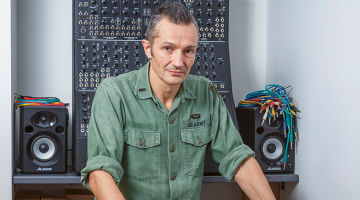«Mēs sākam attīstīt jaunu produktu tikai tad, ja varam izdarīt kaut ko pilnīgi jaunu vai izdarīt būtiski labāk,» saka Erica Synth vadītājs
Ģirts Ozoliņš.
Foto — Ģirts Ozoliņš, Picture Agency