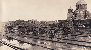 Vācu armijas karavīri uz velosipēdiem.
Foto no Latvijas Kara muzeja krājuma