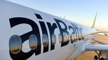 Latvijas lidsabiedrības "airBaltic" lidmašīna. Foto: Ieva Čīka, LETA