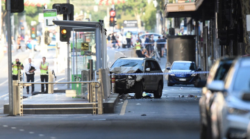Uzbrucēja sadaudzītā automašīna Melburnā. Foto: AFP/LETA