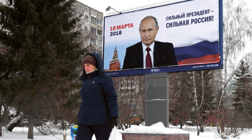 Vladimira Putina vēlēšanu plakāts Novosibirskā «Spēcīgs prezidents — spēcīga Krievija!».
Foto — AFP/LETA