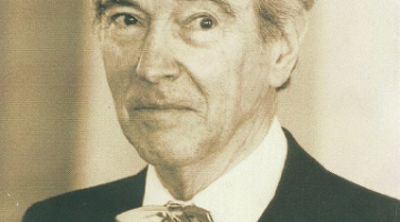 Profesors, jurists Dītrihs Andrejs Lēbers, saņemot Triju Zvaigžņu ordeni 1995. gadā. Mencendorfa nama arhīvs