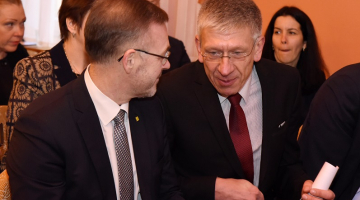 Saeimas deputāts Aleksejs Loskutovs (no kreisās) un Andrejs Judins. Foto: Zane Bitere, LETA