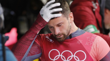 Martins Dukurs pēc finiša Phjončhanā. Foto: Reuters/LETA
