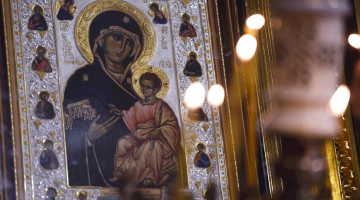 Pareizticīgo Ziemassvētkiem veltīts dievkalpojums Rīgas Kristus Piedzimšanas katedrālē. Foto: Ieva Leiniša, LETA