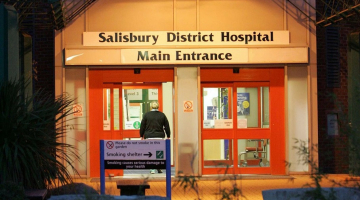 Solsberi hospitālis, kur atrodas bijušais dubultaģents Sergejs Skripaļs pēc saindēšanās ar nezināmu vielu. Foto: AP/LETA