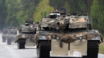 Vācijas tanki 'Leopard' mācībās 2017. gada vasarā. Foto: AFP/LETA