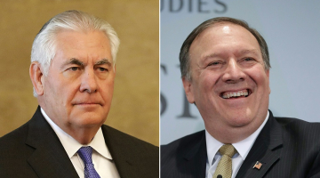 Reks Tilersons (no kreisās) un Maiks Pompeo. Foto: AFP/LETA