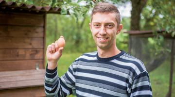 Produkcijas realizācija bijusi tieši tā, par ko Ģirts uztraucies visvairāk. Bet tagad nemaz nespējot tik daudz saražot, lai pilnībā nodrošinātu pieprasījumu.
Foto — TUESI.LV