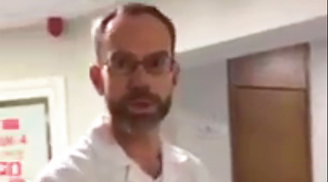 Tiesnesis Raimonds Buls sekmīgi apvieno pilna laika darbu tiesā ar pilna laika medicīnas studijām — viņa prakses vadība Jūrmalas slimnīcā ir sajūsmā par centīgo studentu, un arī kolēģi tiesneši ētikas pārkāpumu nesaredz